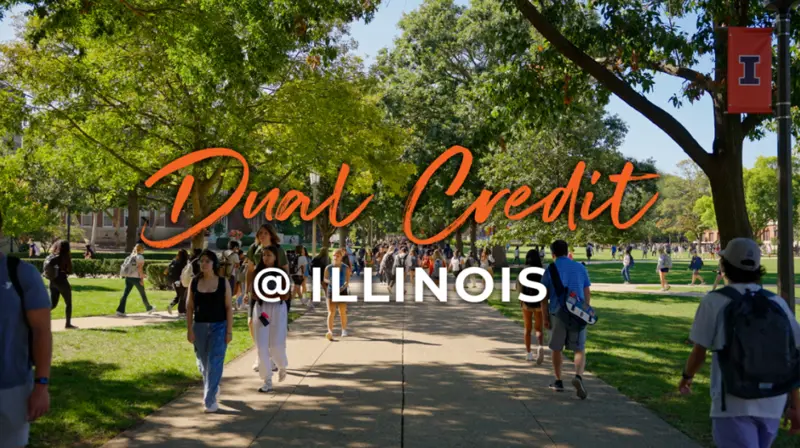 Students walking on the Main Quad at Illinois